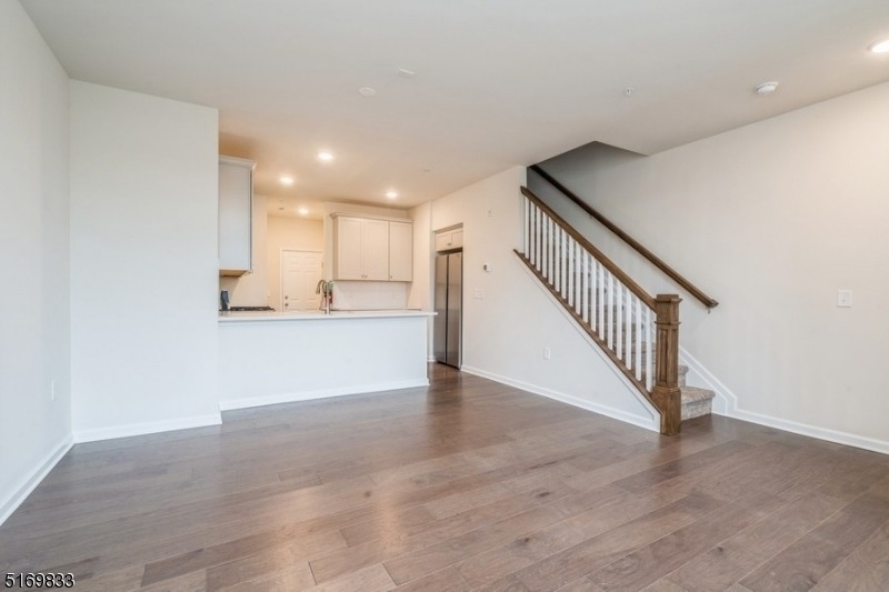 77 Robeson St - Photo 4
