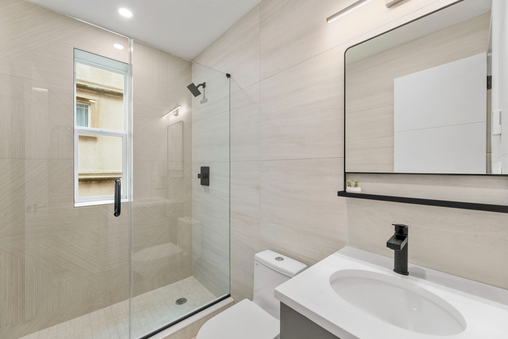 315 West Broadway - Photo 3