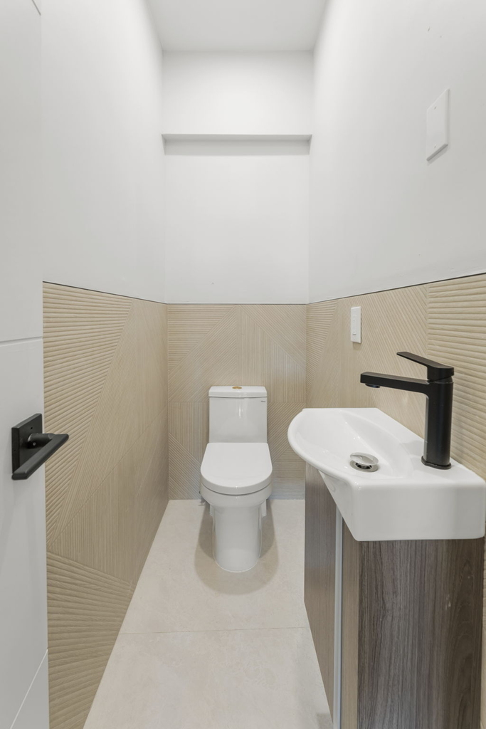 315 West Broadway - Photo 4