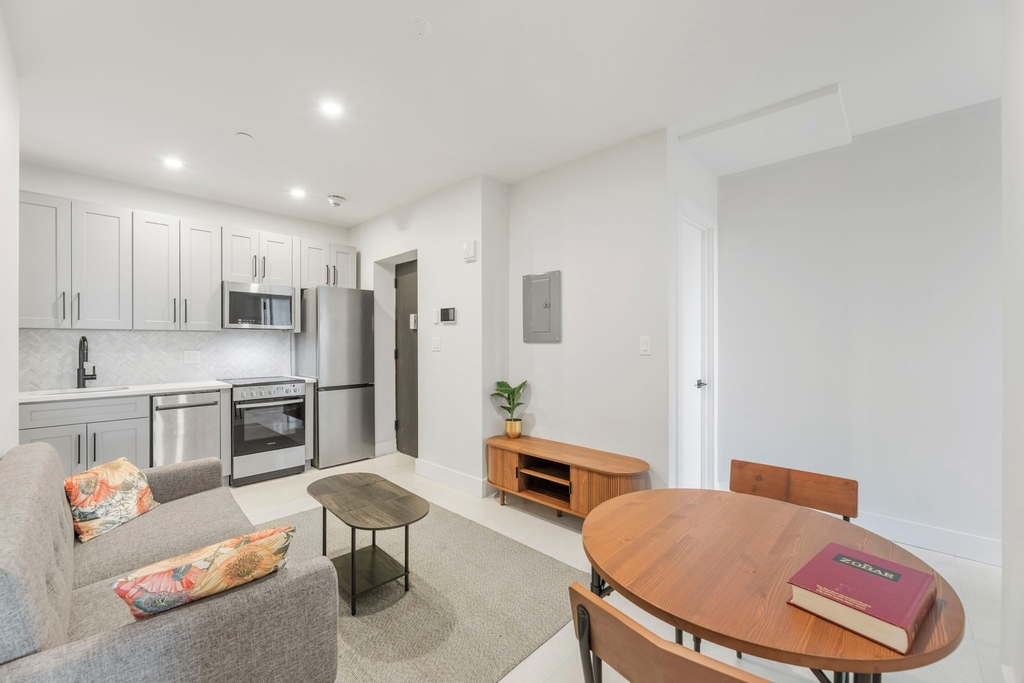 315 West Broadway - Photo 1