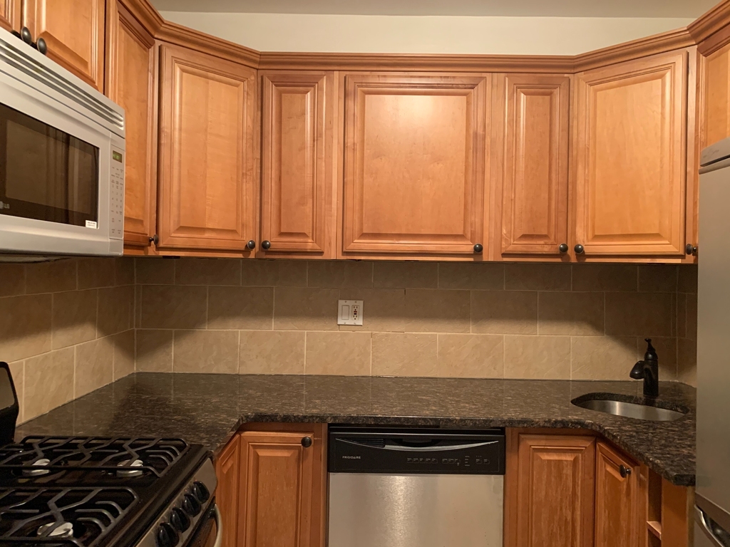 340 East 51st Street - Photo 3