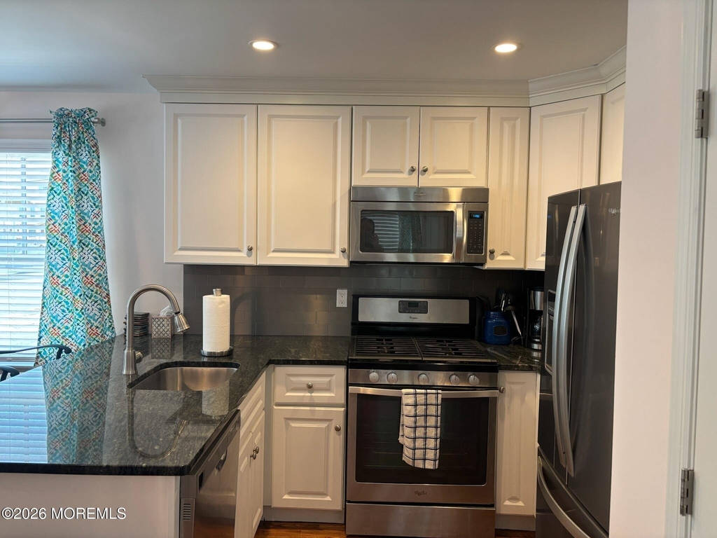 100 Ocean Park Avenue - Photo 3