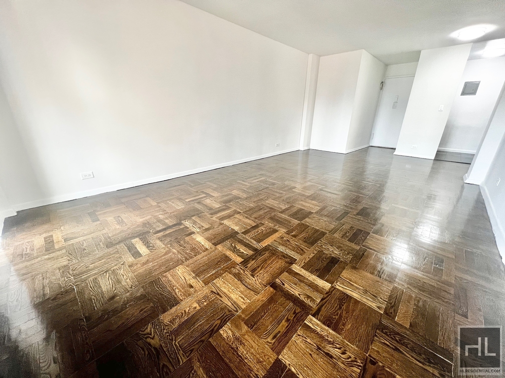 East 35 Street - Photo 1