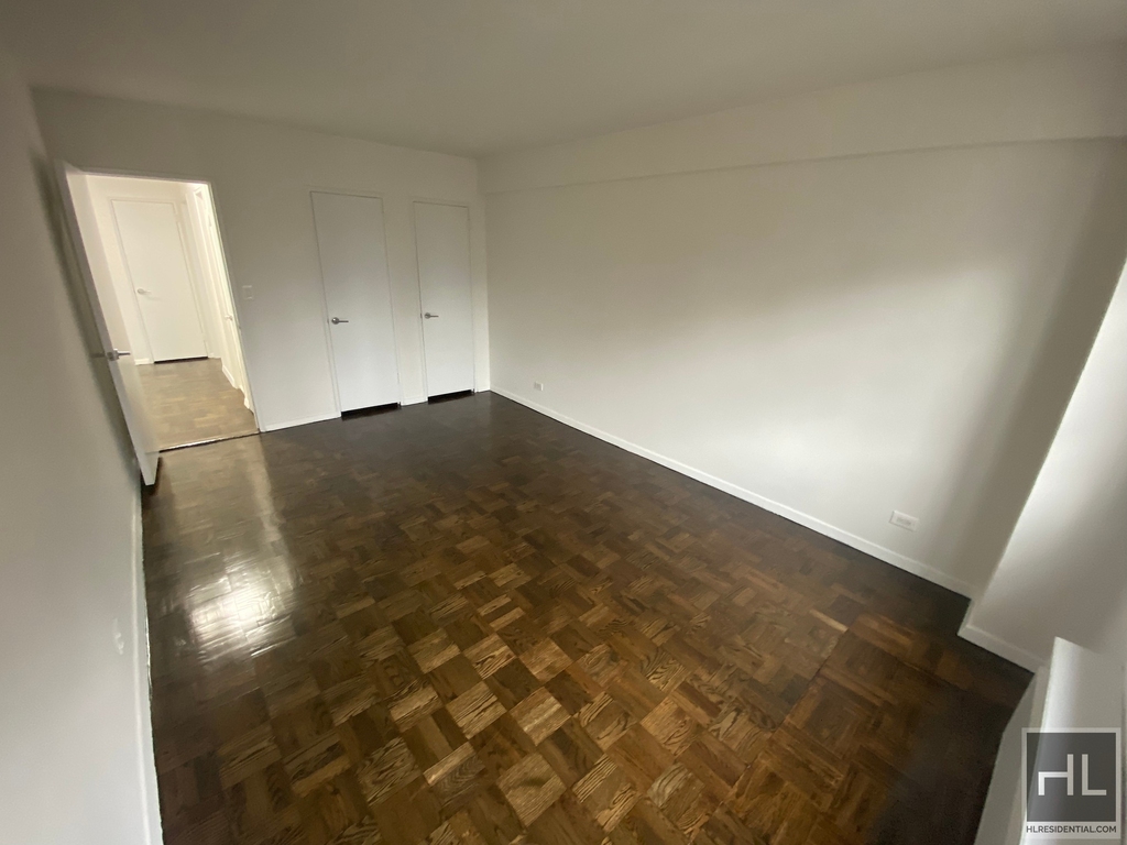 East 35 Street - Photo 3