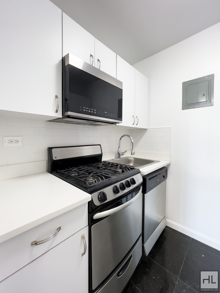 East 35 Street - Photo 4