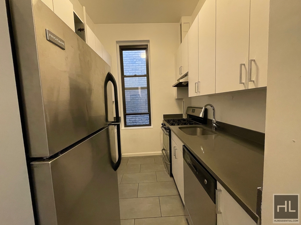 E 81st St - Photo 2
