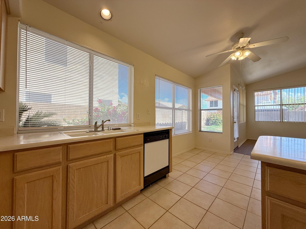 9765 W Yukon Drive - Photo 10