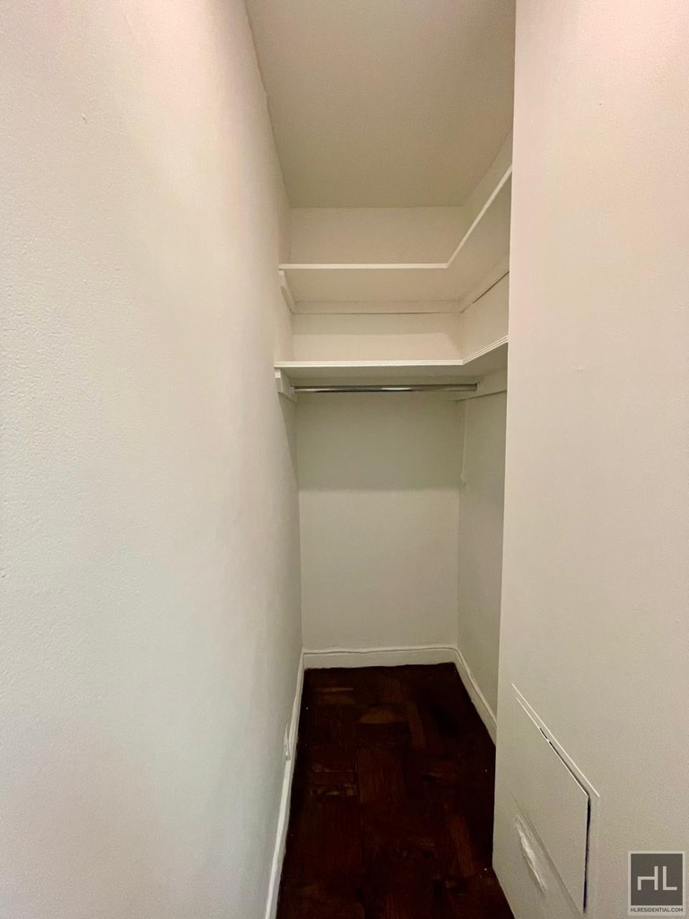 East 46 Street - Photo 4