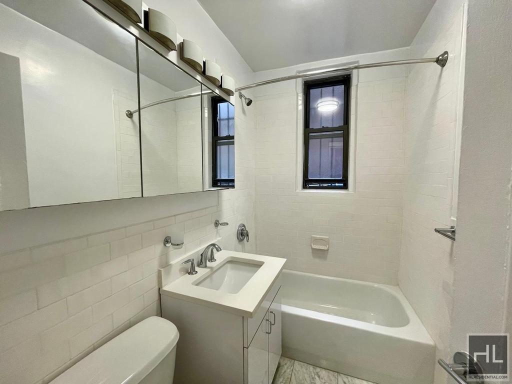 East 46 Street - Photo 3