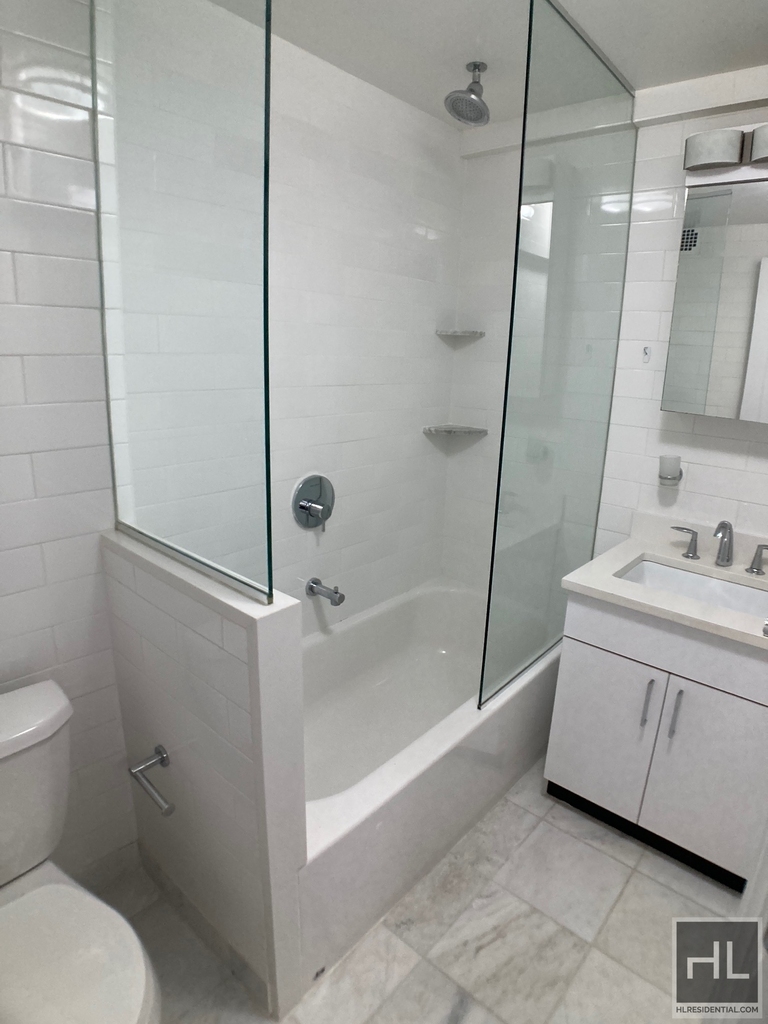 East 38 Street - Photo 4