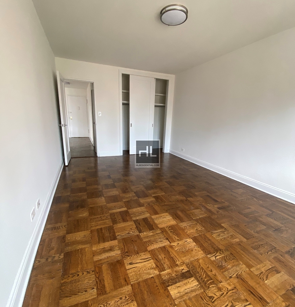 East 35 Street - Photo 5
