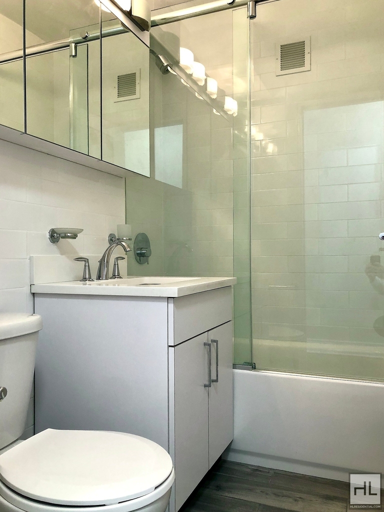 East 35 Street - Photo 8
