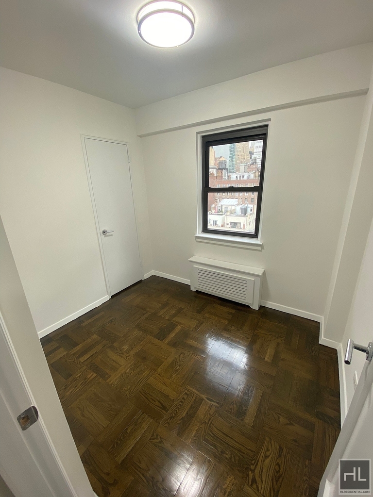 East 35 Street - Photo 7