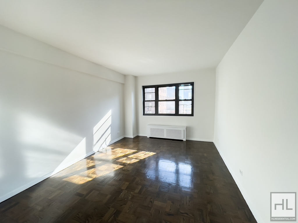 East 35 Street - Photo 5