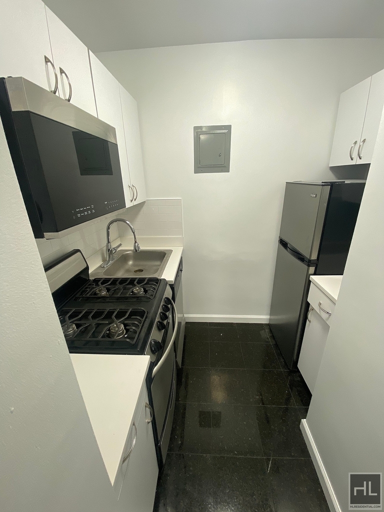 East 35 Street - Photo 9