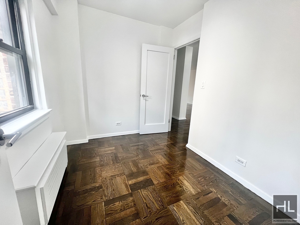 East 35 Street - Photo 8