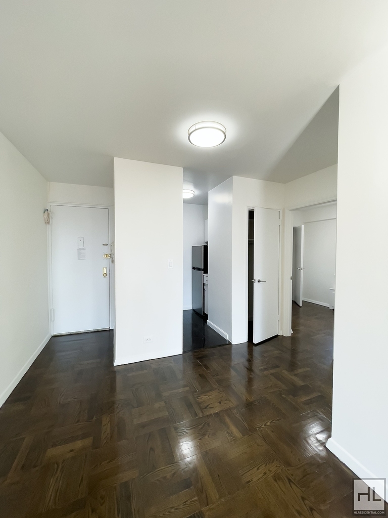 East 35 Street - Photo 4