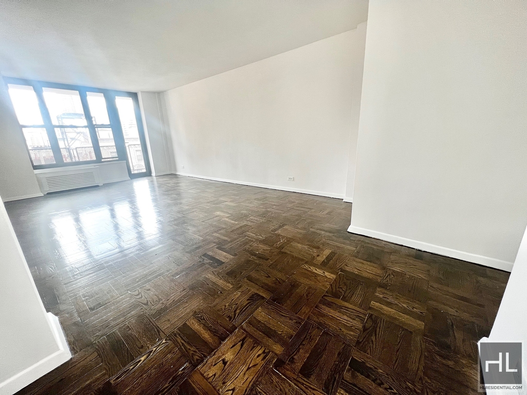 East 35 Street - Photo 2