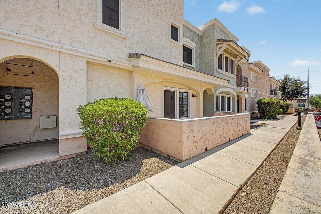 10757 N 74th Street - Photo 2
