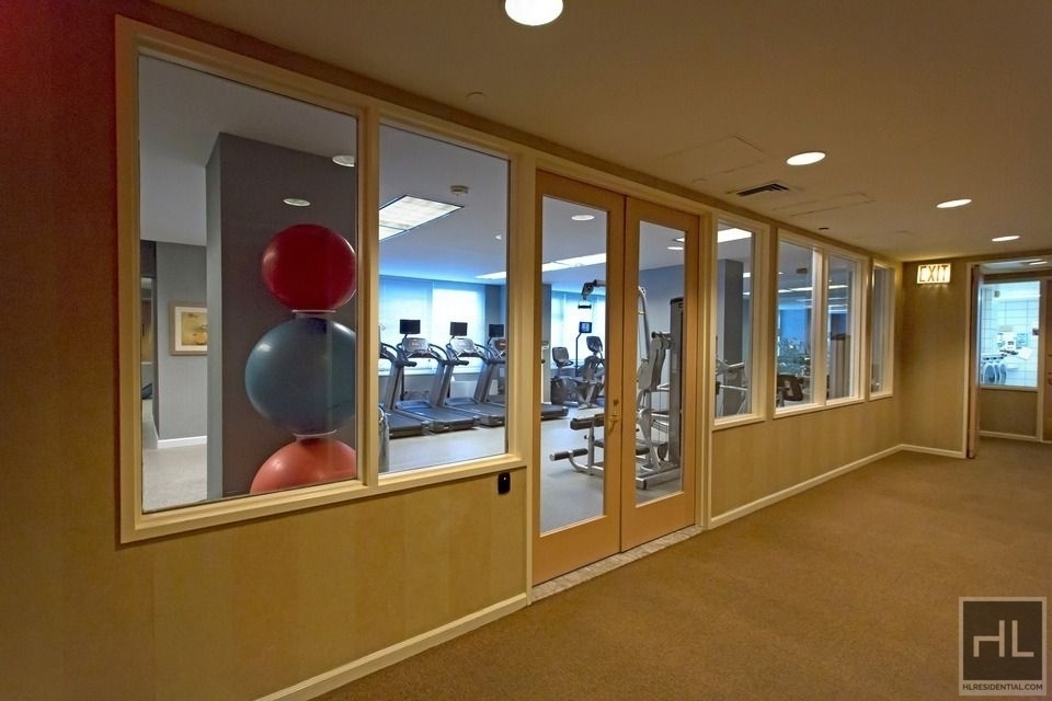 East 75th Street - Photo 8