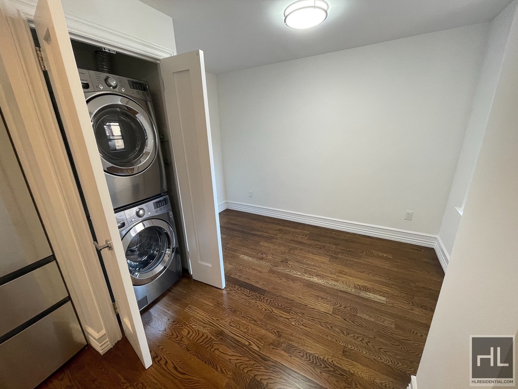 West 68 Street - Photo 6