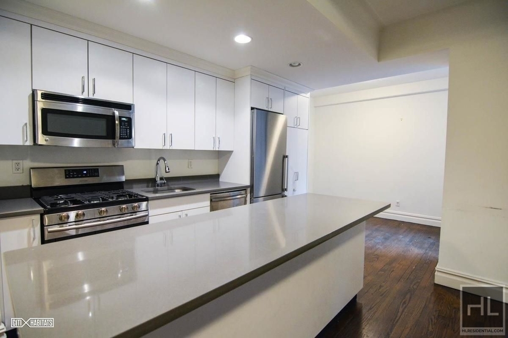 West 68 Street - Photo 0