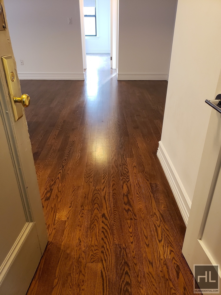 West 68 Street - Photo 8