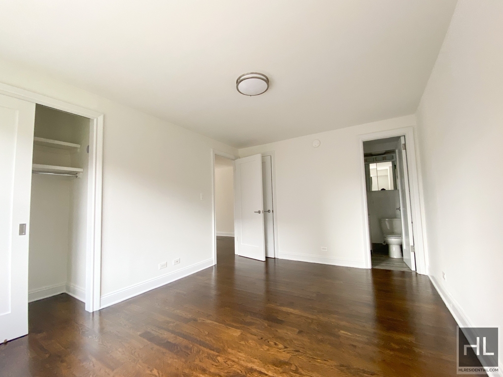E 16 St - Photo 6