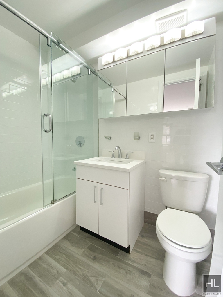 E 16 St - Photo 5