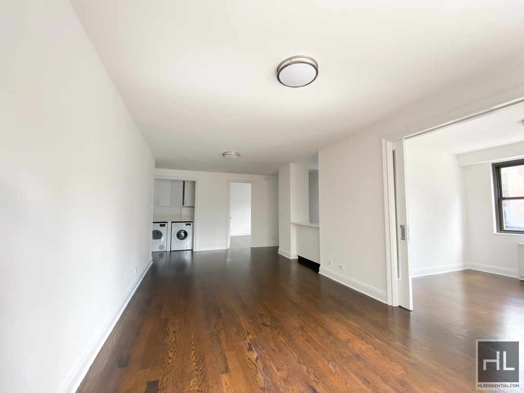 E 16 St - Photo 8