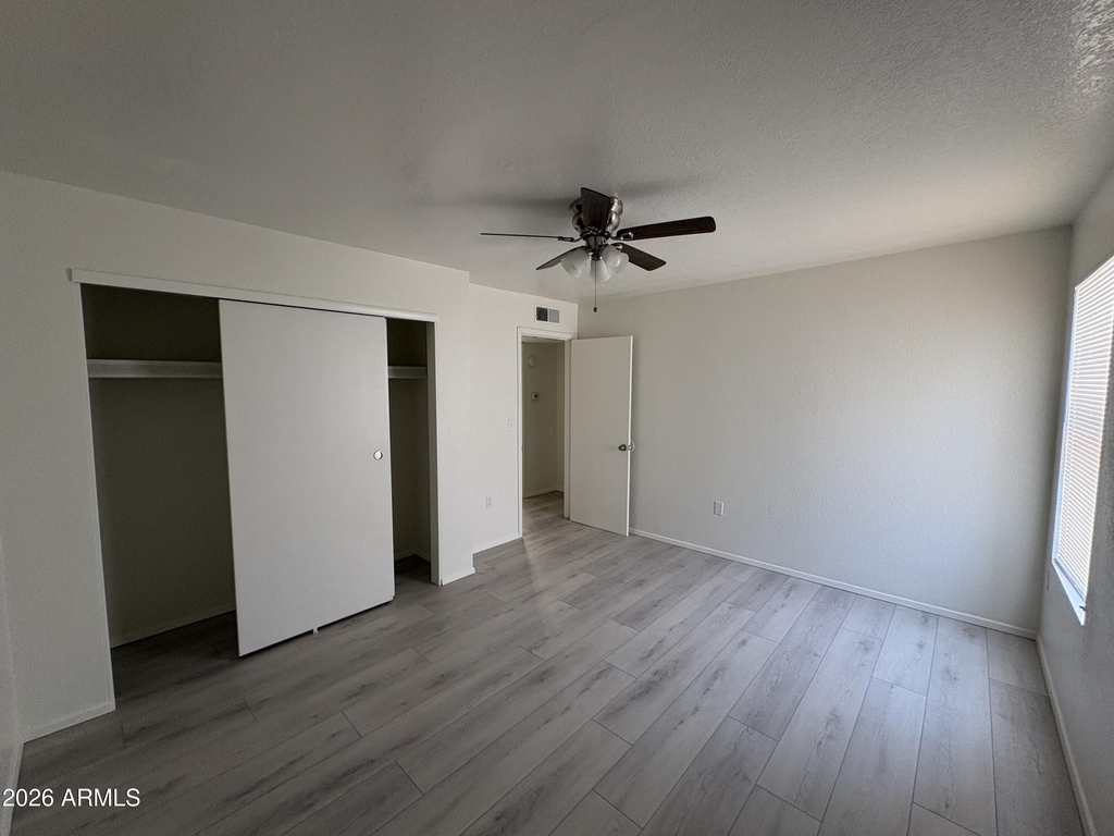 1207 E Jarvis Avenue - Photo 9