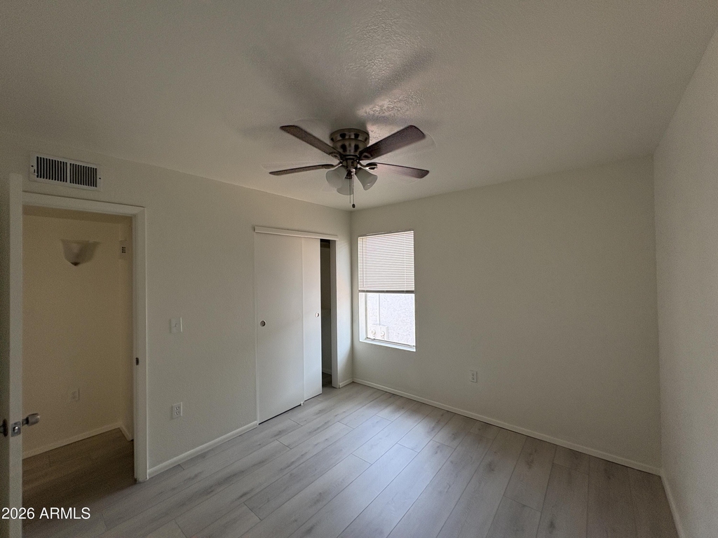 1207 E Jarvis Avenue - Photo 7