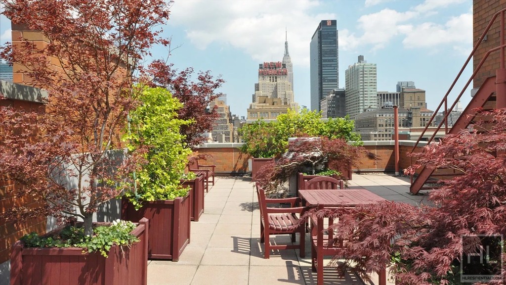 West 35th Street - Photo 6