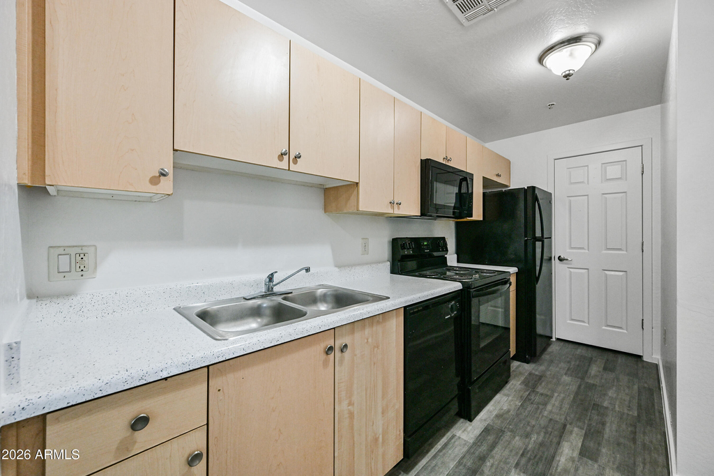 3065 N 67th Avenue - Photo 7