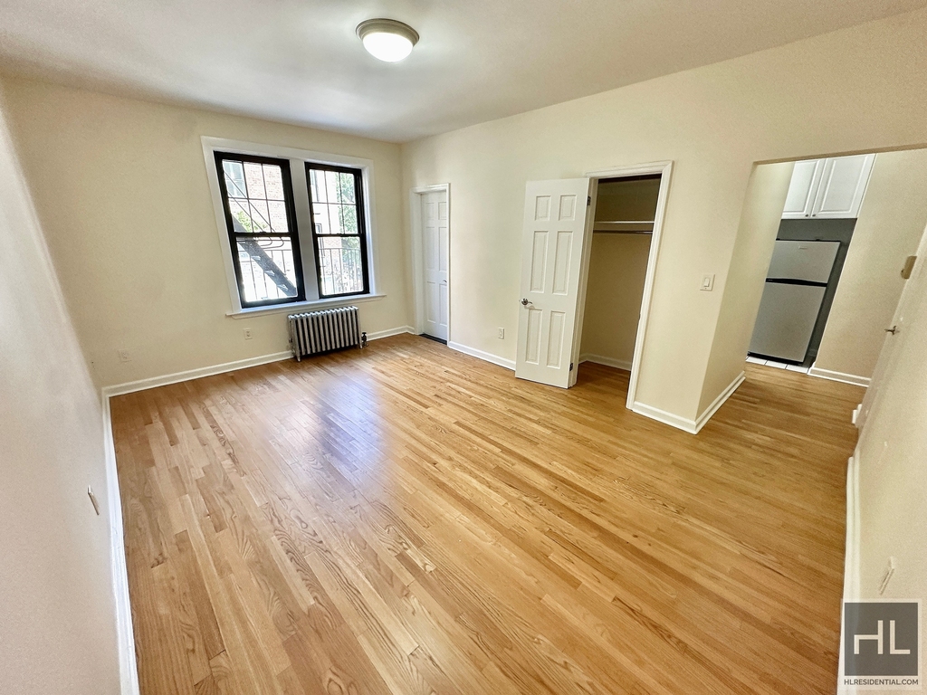 West 10th Street - Photo 1