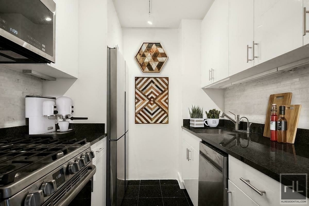 East 75th Street - Photo 2