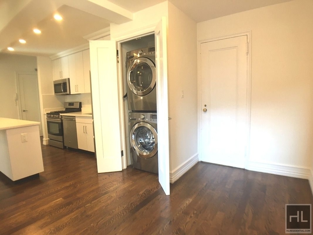 West 68 Street - Photo 3