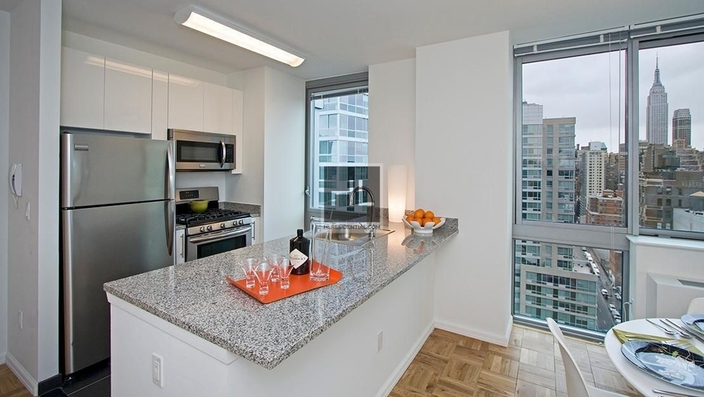 West 37th Street - Photo 1