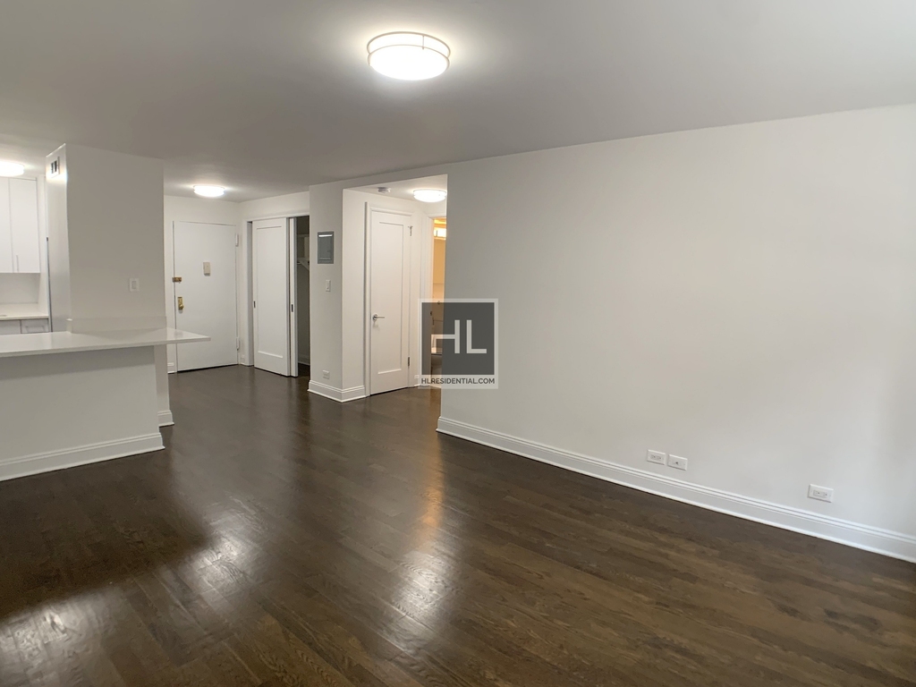 E 16 St - Photo 1