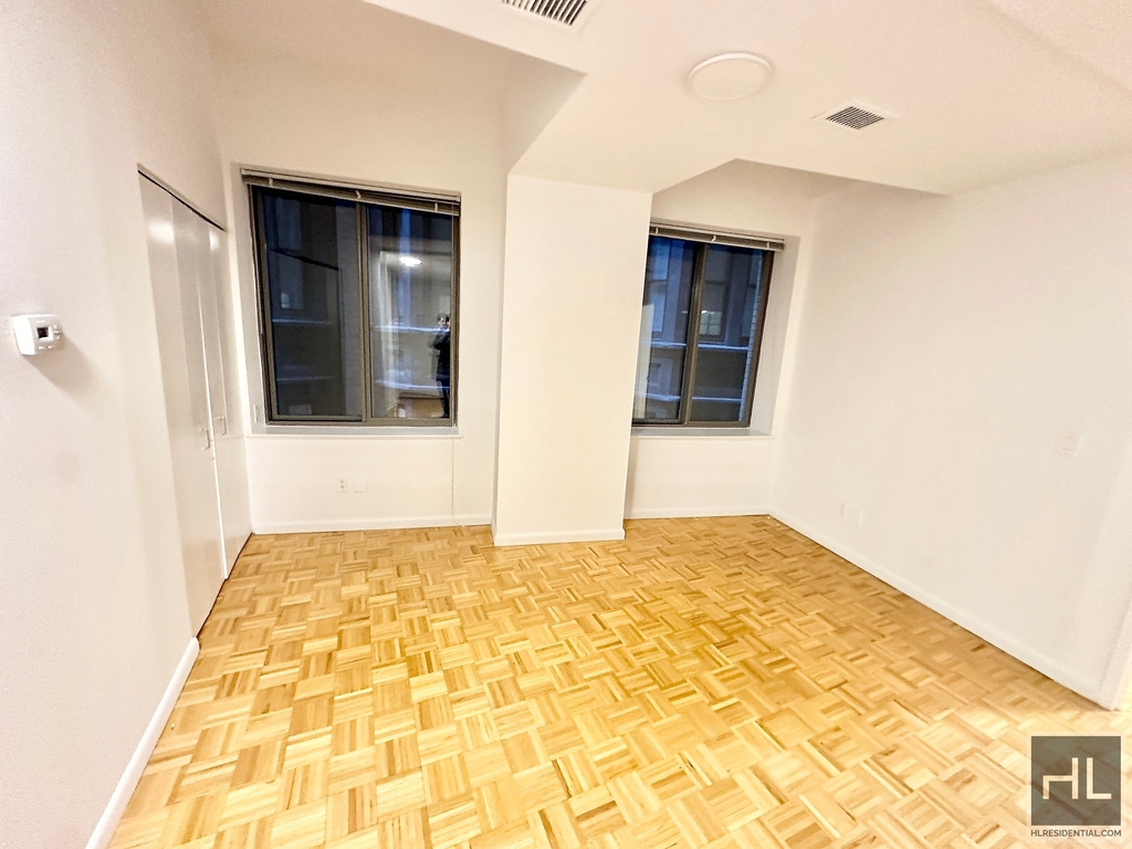 Wall Street - Photo 2