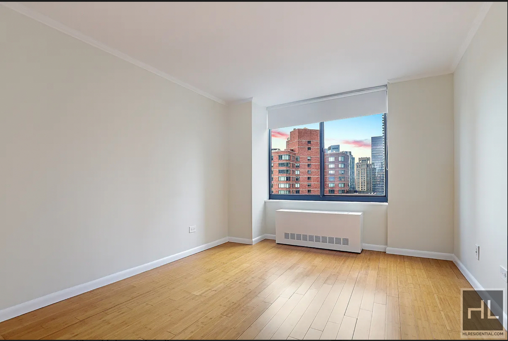 West 48th Street - Photo 3