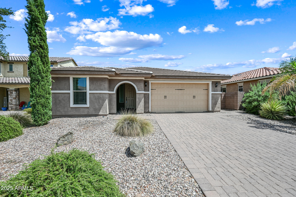 2414 E Hazeltine Way - Photo 0