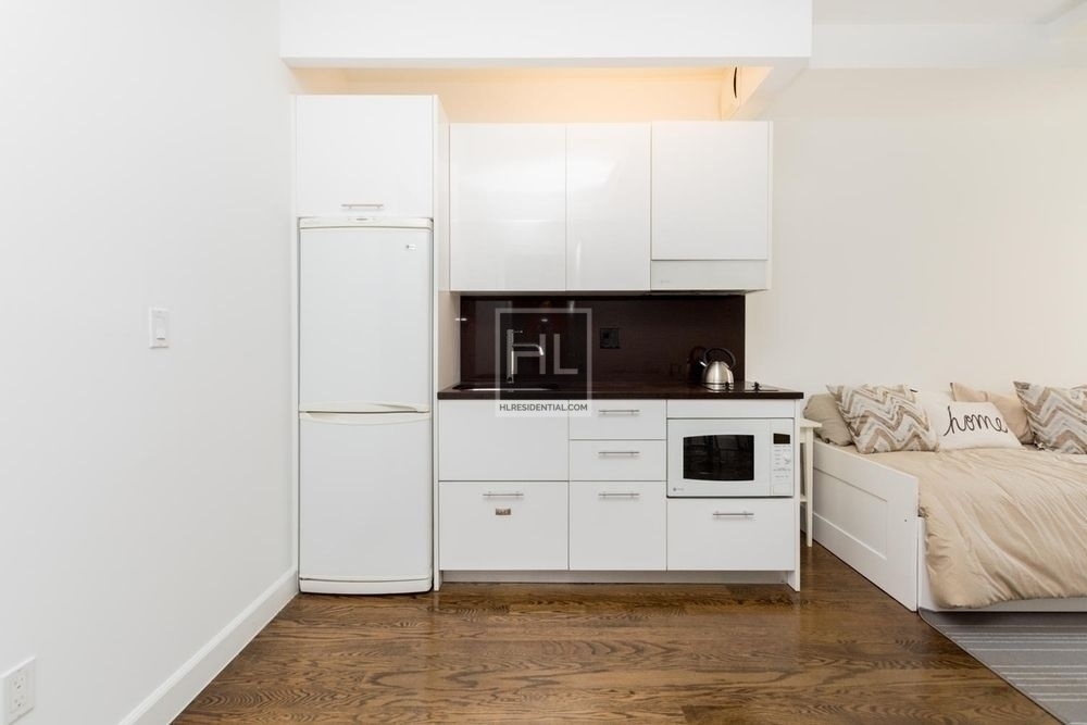 West 91st Street - Photo 2
