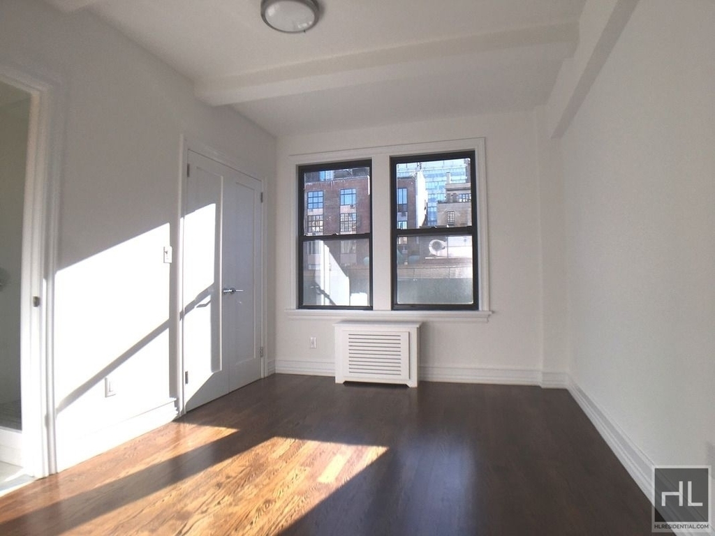 West 68 Street - Photo 3