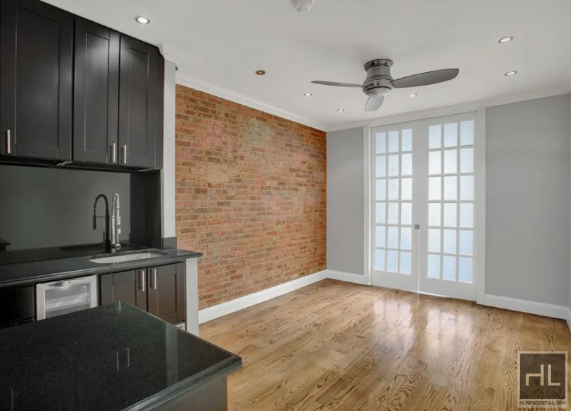 West 52 Street - Photo 2