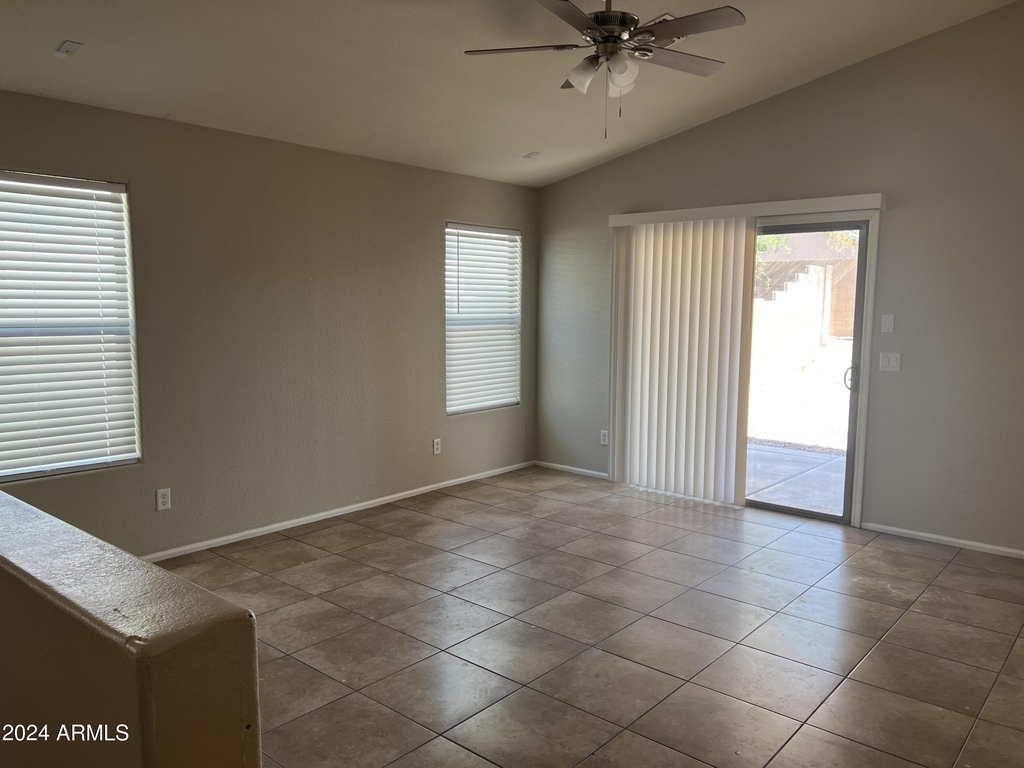 42335 W Anne Lane - Photo 3