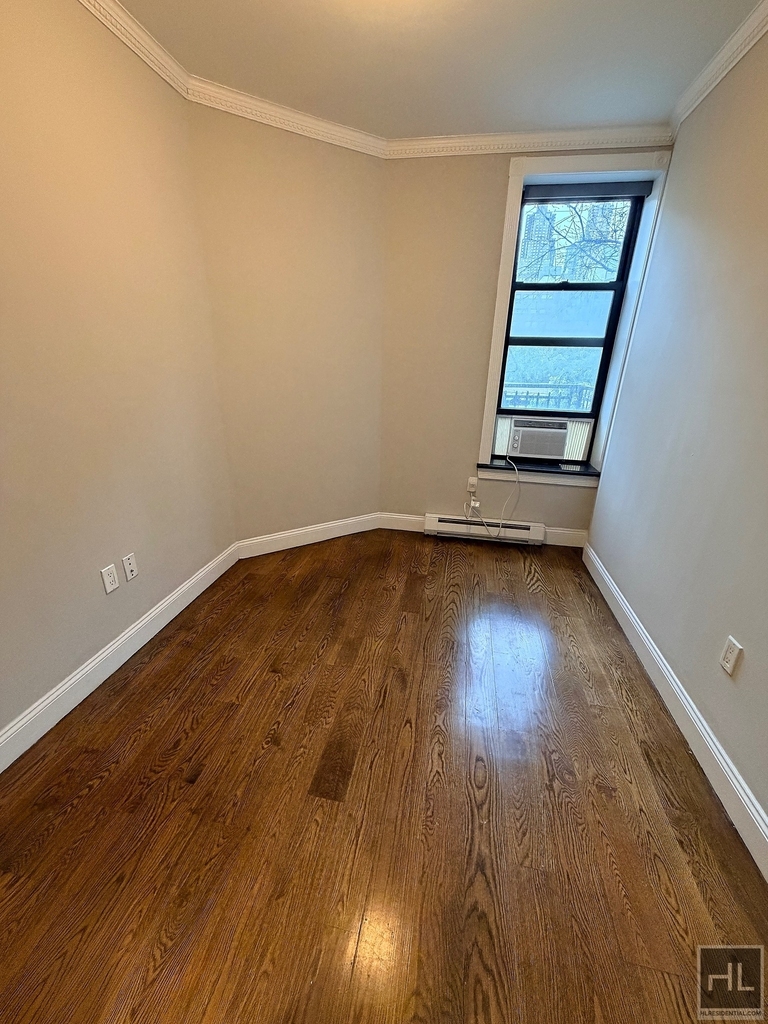 West 52nd Street - Photo 3