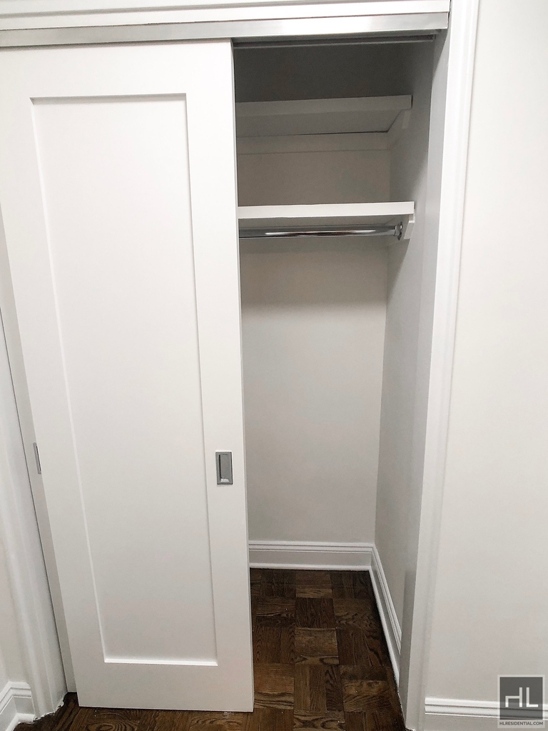 East 55 Street - Photo 5