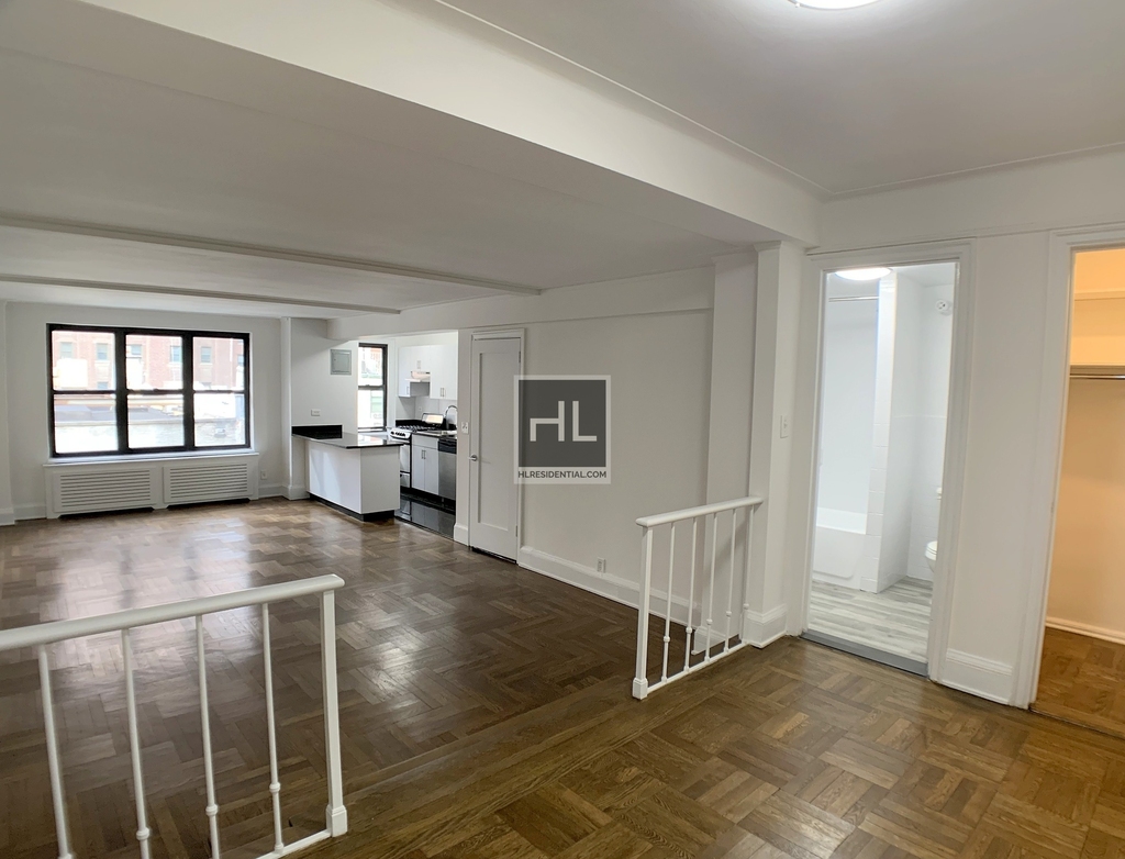 East 38 Street - Photo 3