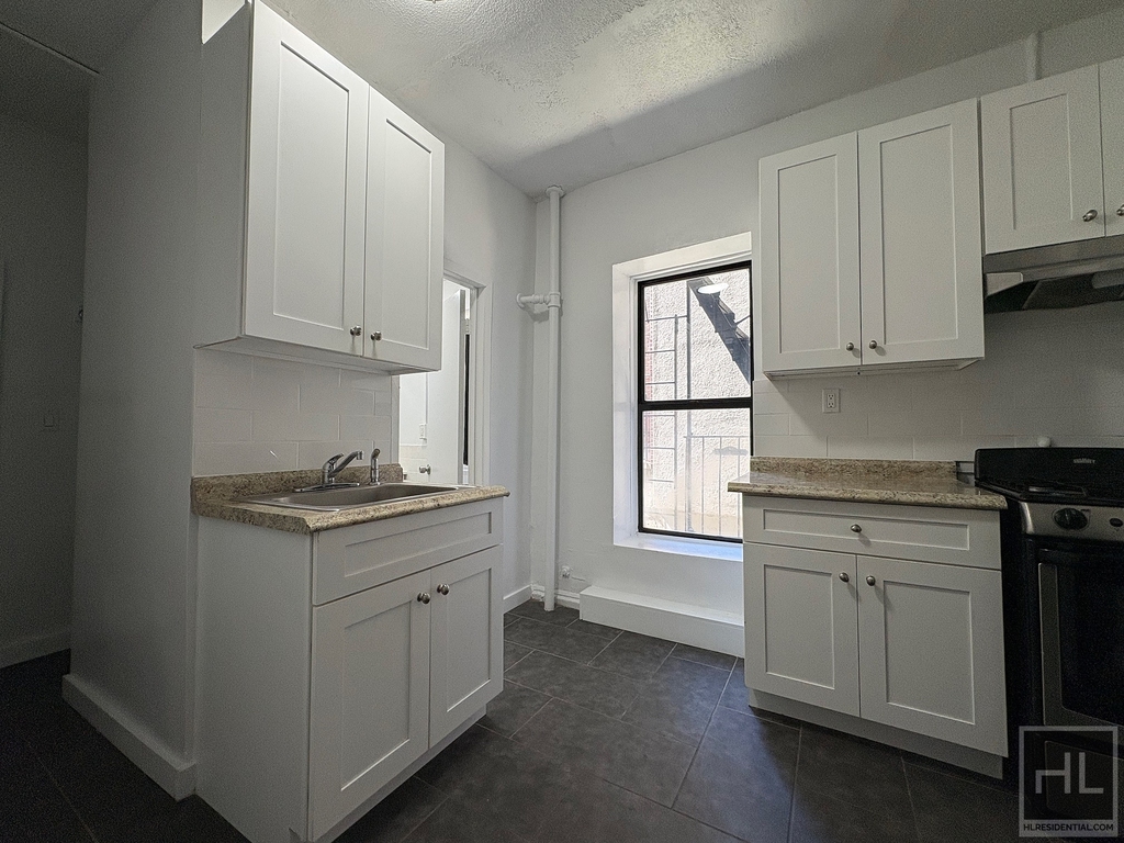 York Avenue - Photo 5